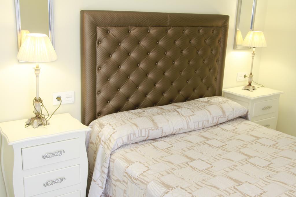 Hostal Flor De Lis- Lojo Ξενοδοχείο Conil De La Frontera Εξωτερικό φωτογραφία